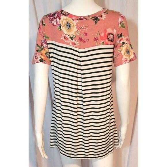 Lilypad Floral and Stripped Top - Size M - Picture 4 of 7